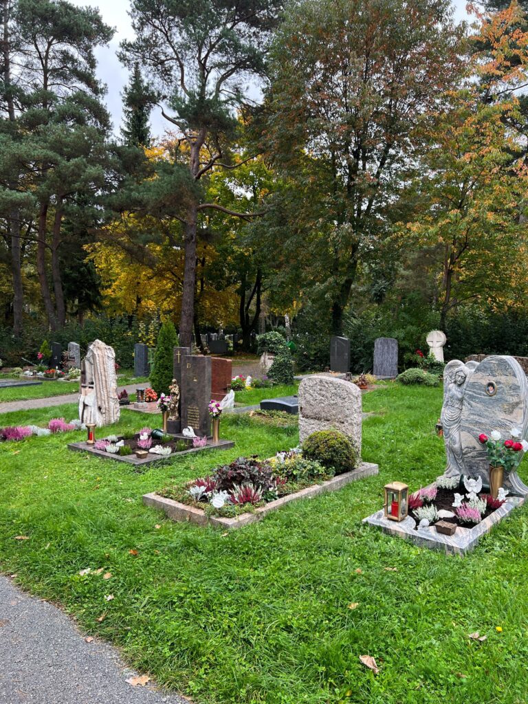 Erdgräber Unterasbach Friedhof